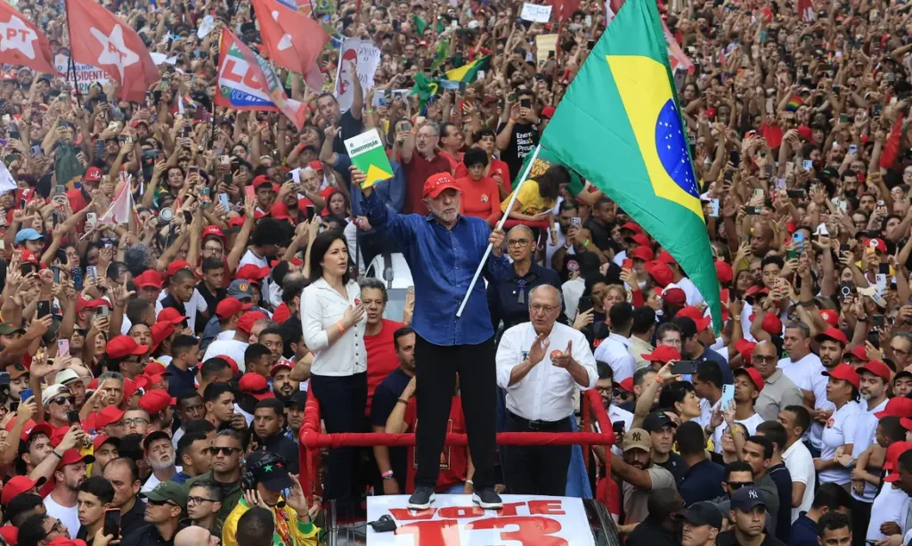 Presidente Lula em comício na Avenida Paulista